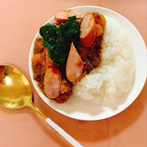 ほうれん草と魚肉ソーセージのカレー